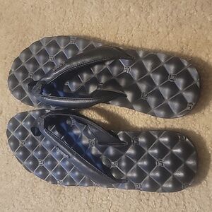 Used, like new Reef womens black dream slip on flip flop sandals size 9